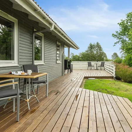 Blomma - 300m From The Sea By Interhome